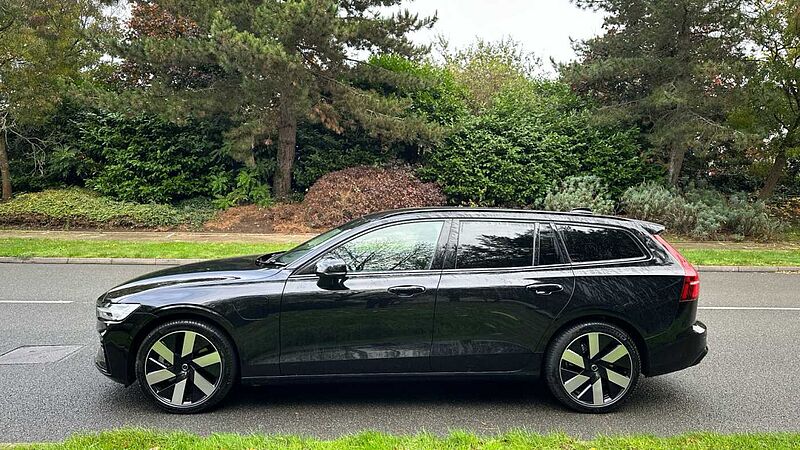 Volvo V60 Plus, T6 AWD Plug-in hybrid, Electric/Petrol, Dark