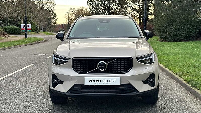 Volvo XC40 Ultra, B3 Mild hybrid, Petrol, Dark