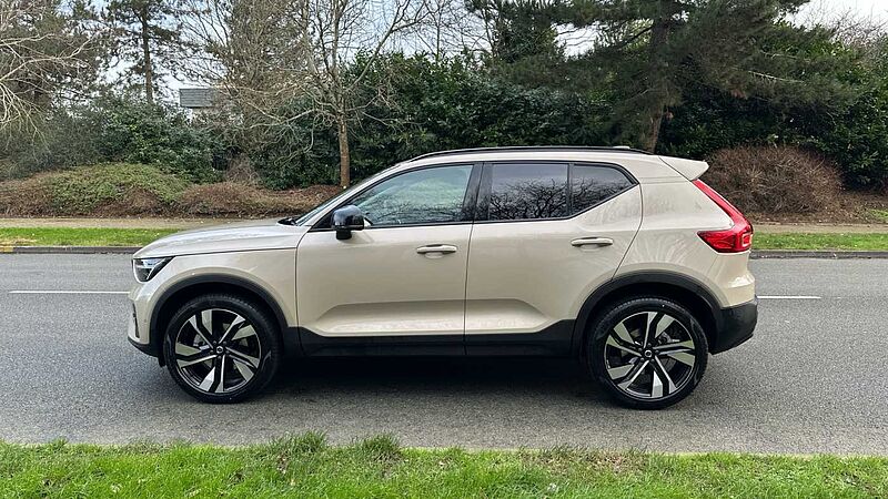 Volvo XC40 Ultra, B3 Mild hybrid, Petrol, Dark