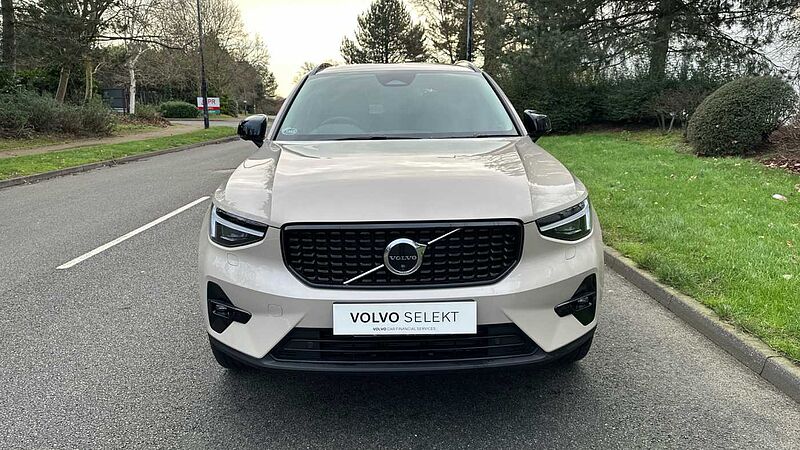 Volvo XC40 Ultra, B3 Mild hybrid, Petrol, Dark