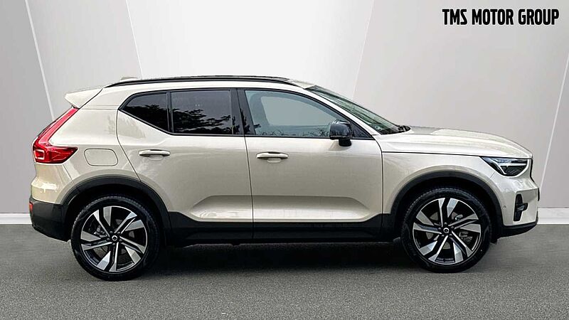 Volvo XC40 Ultra, B3 Mild hybrid, Petrol, Dark