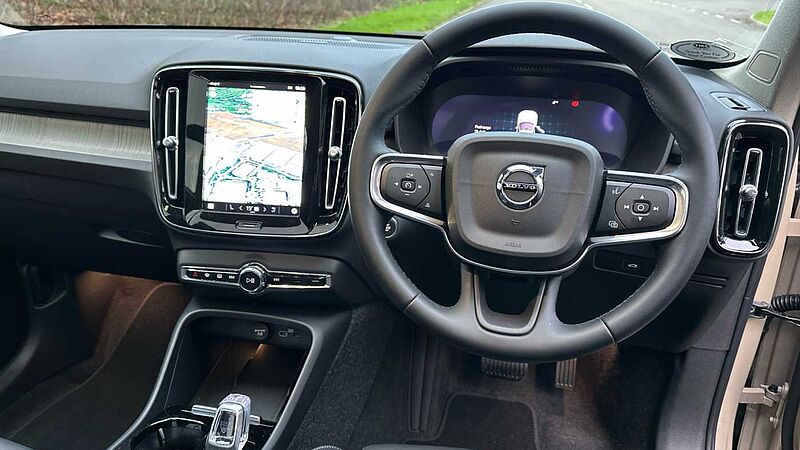 Volvo XC40 Ultra, B3 Mild hybrid, Petrol, Dark