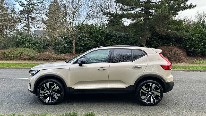 Volvo XC40 Ultra, B3 Mild hybrid, Petrol, Dark