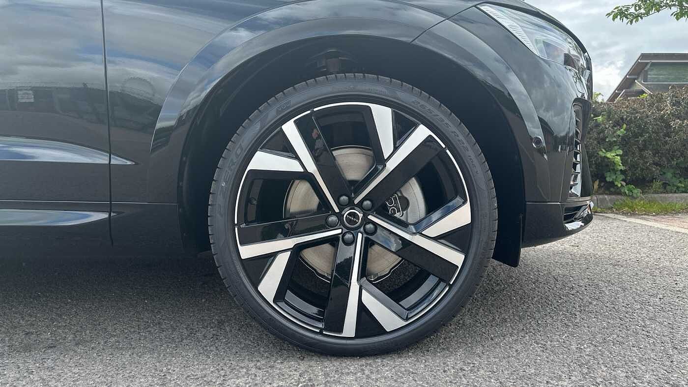 Volvo XC60 Black Edition Ultra, T8 AWD Plug-in hybrid, Electric/Petrol (£9000 SAVING! )