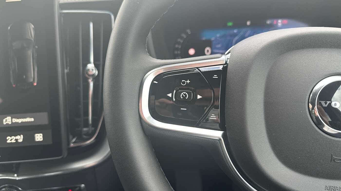 Volvo XC60 Black Edition Ultra, T8 AWD Plug-in hybrid, Electric/Petrol (£9000 SAVING! )