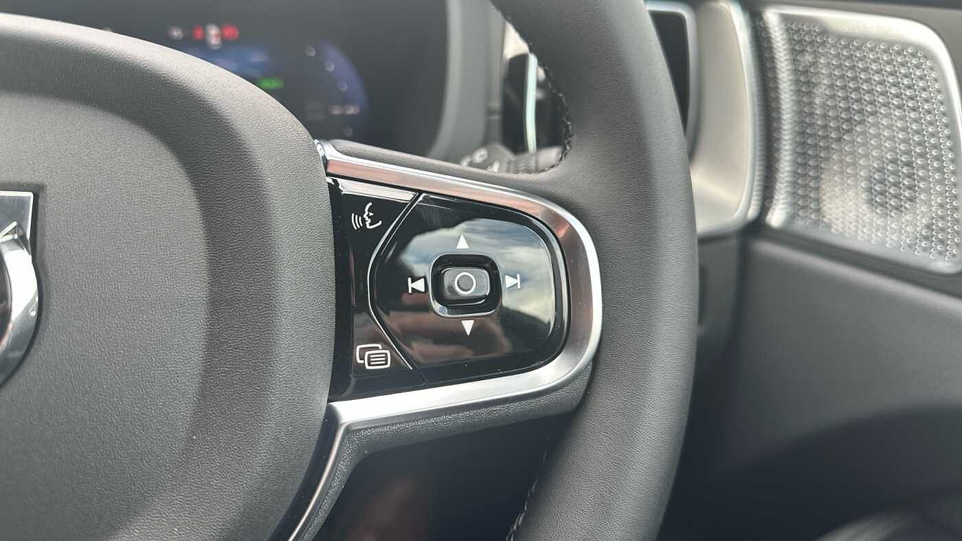 Volvo XC60 Black Edition Ultra, T8 AWD Plug-in hybrid, Electric/Petrol (£9000 SAVING! )