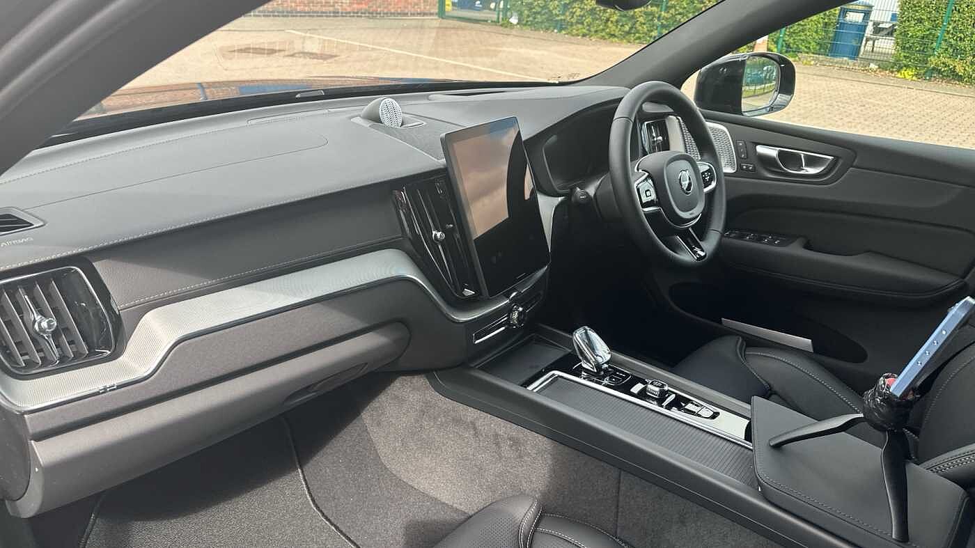 Volvo XC60 Black Edition Ultra, T8 AWD Plug-in hybrid, Electric/Petrol (£9000 SAVING! )