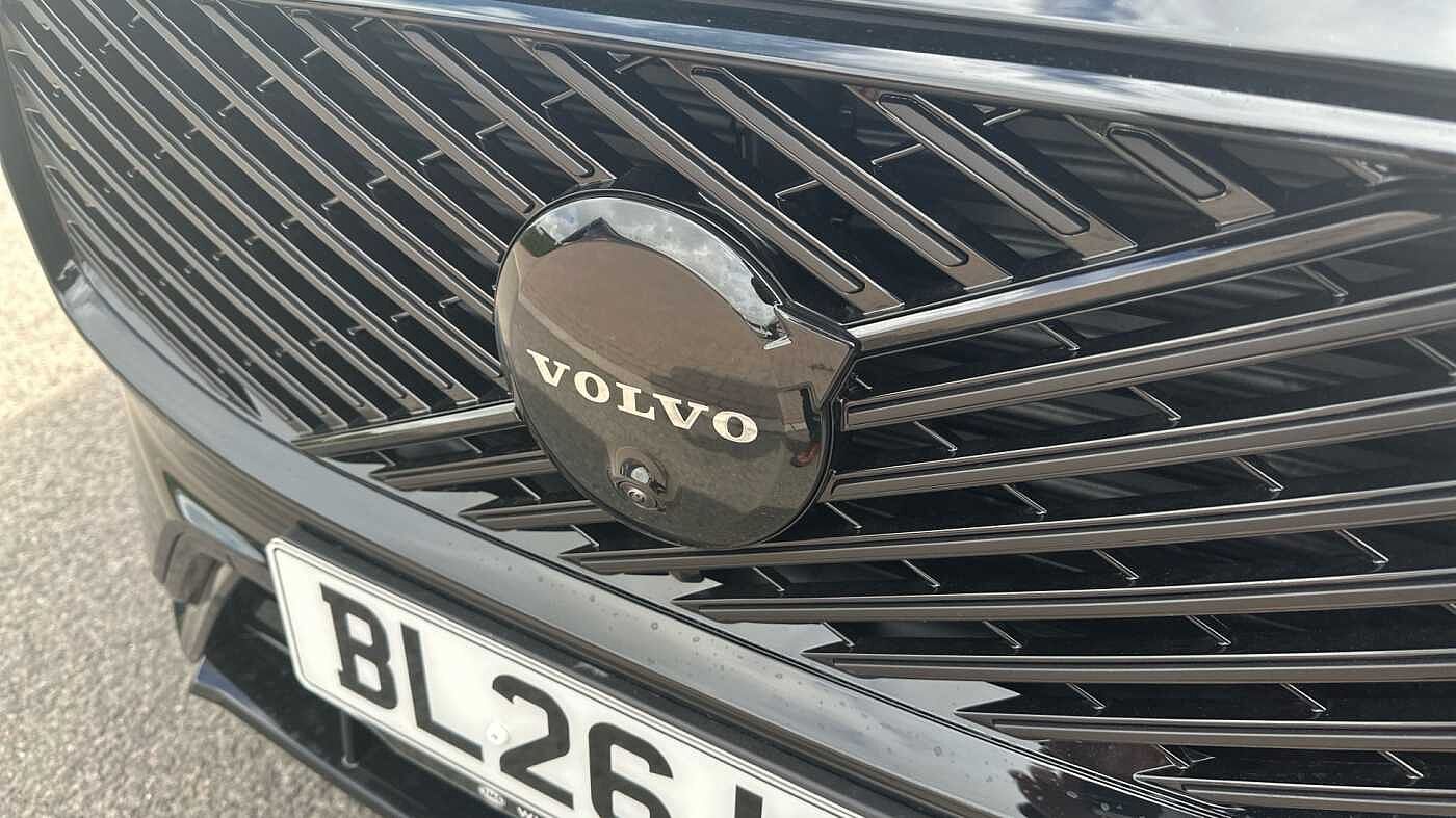 Volvo XC60 Black Edition Ultra, T8 AWD Plug-in hybrid, Electric/Petrol (£9000 SAVING! )