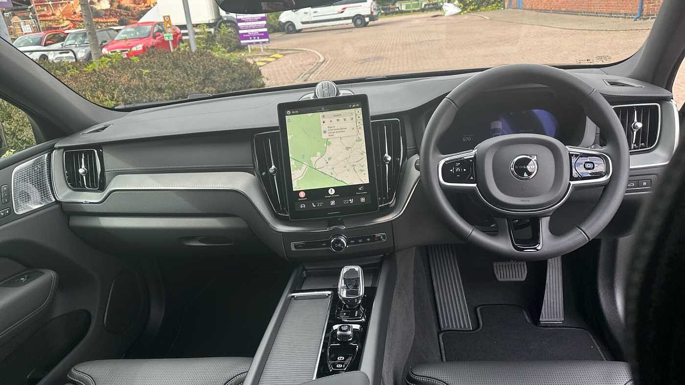 Volvo XC60 Black Edition Ultra, T8 AWD Plug-in hybrid, Electric/Petrol (£9000 SAVING! )