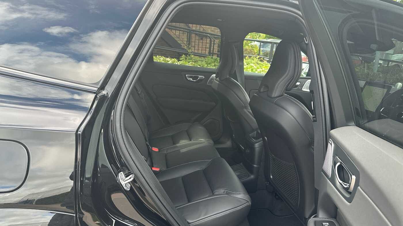 Volvo XC60 Black Edition Ultra, T8 AWD Plug-in hybrid, Electric/Petrol (£9000 SAVING! )