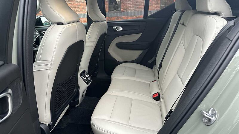 Volvo XC40 Ultra, B4 Mild hybrid, Petrol, Dark