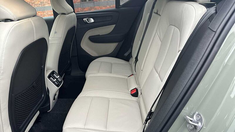 Volvo XC40 Ultra, B4 Mild hybrid, Petrol, Dark