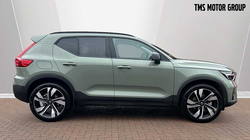 Volvo XC40 Ultra, B4 Mild hybrid, Petrol, Dark