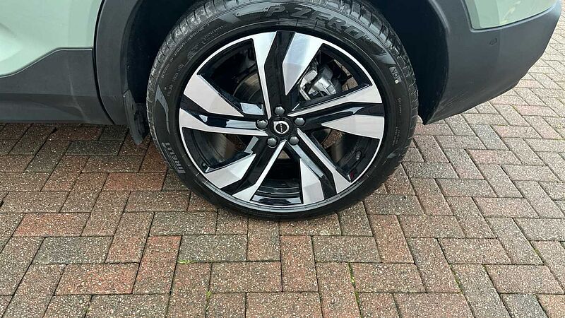 Volvo XC40 Ultra, B4 Mild hybrid, Petrol, Dark