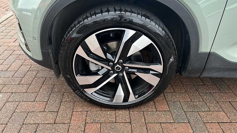 Volvo XC40 Ultra, B4 Mild hybrid, Petrol, Dark