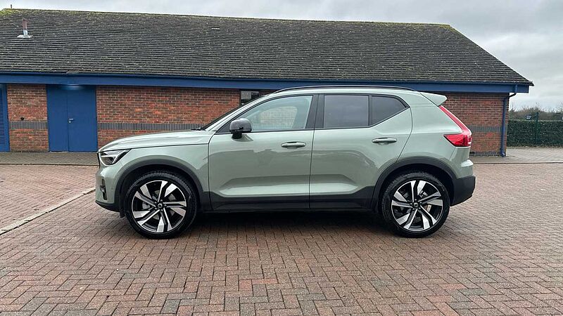 Volvo XC40 Ultra, B4 Mild hybrid, Petrol, Dark