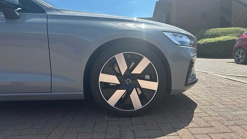 Volvo V60 Plus, T6 AWD Plug-in hybrid, Electric/Petrol, Dark