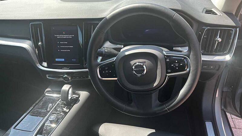 Volvo V60 Plus, T6 AWD Plug-in hybrid, Electric/Petrol, Dark