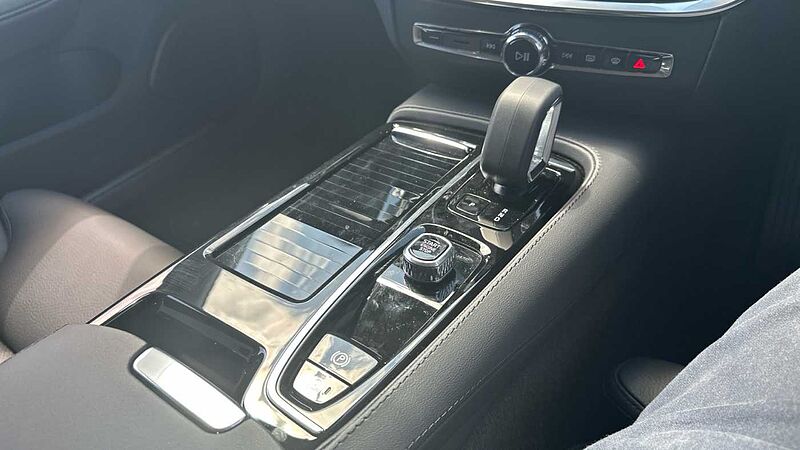 Volvo V60 Plus, T6 AWD Plug-in hybrid, Electric/Petrol, Dark