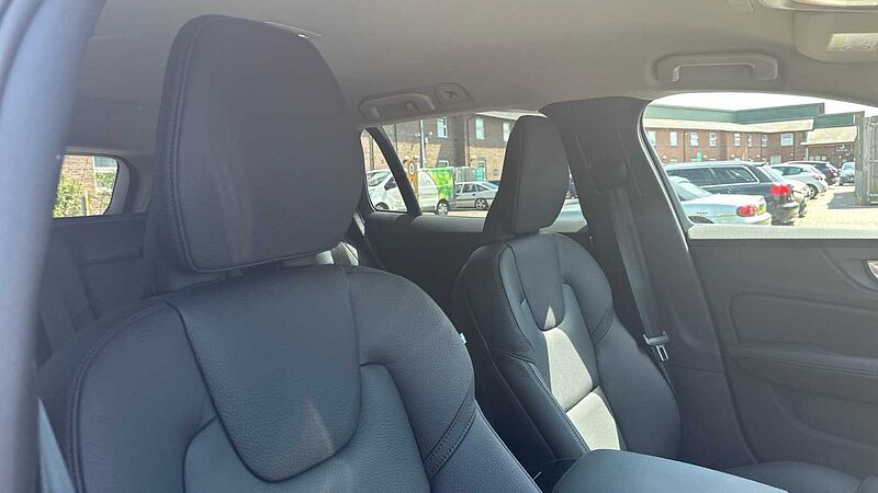 Volvo V60 Plus, T6 AWD Plug-in hybrid, Electric/Petrol, Dark