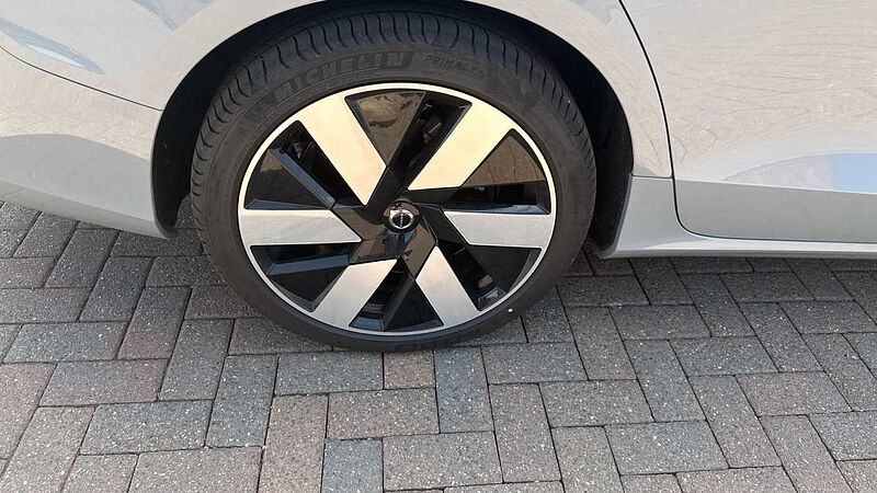 Volvo V60 Plus, T6 AWD Plug-in hybrid, Electric/Petrol, Dark