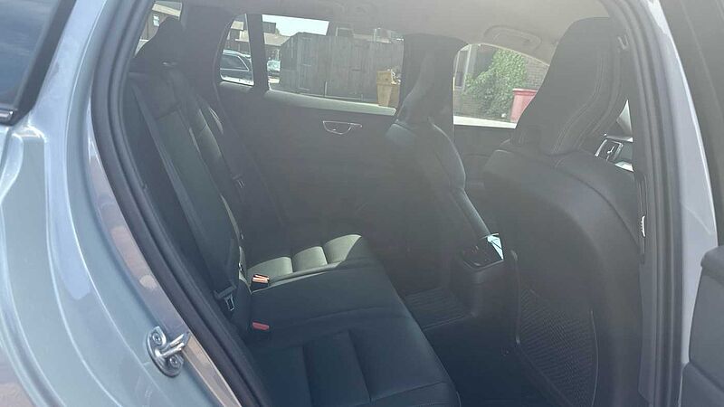 Volvo V60 Plus, T6 AWD Plug-in hybrid, Electric/Petrol, Dark