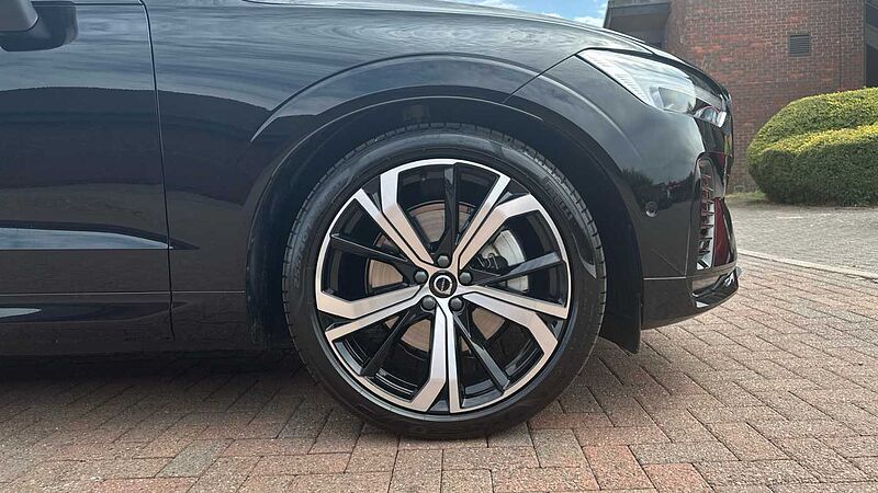 Volvo XC60 Ultra, B5 AWD Mild hybrid, Petrol, Dark