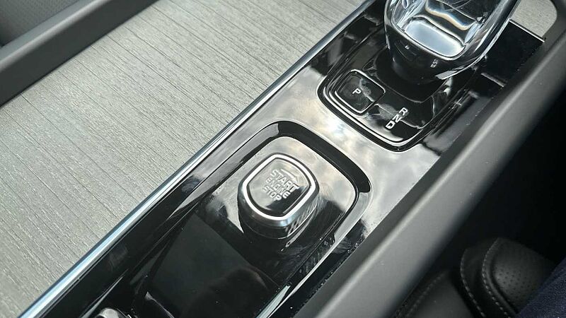 Volvo XC60 Ultra, B5 AWD Mild hybrid, Petrol, Dark