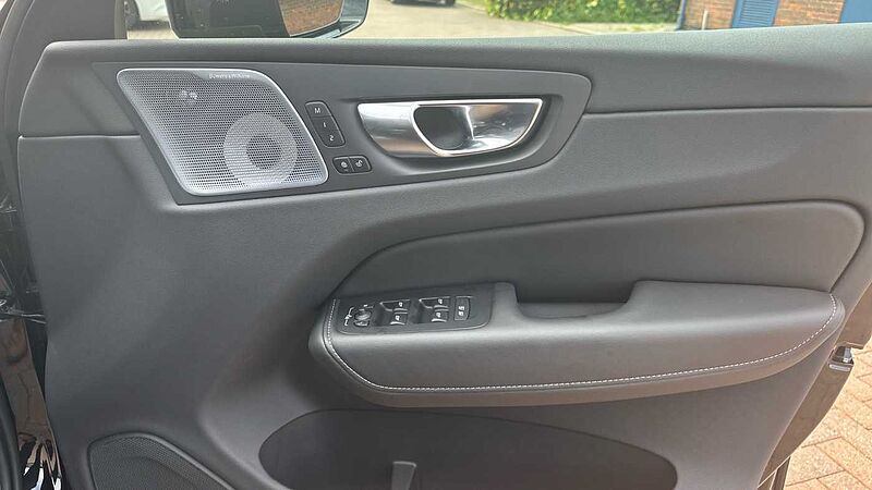 Volvo XC60 Ultra, B5 AWD Mild hybrid, Petrol, Dark