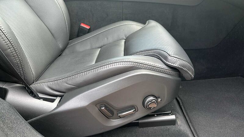 Volvo XC60 Ultra, B5 AWD Mild hybrid, Petrol, Dark