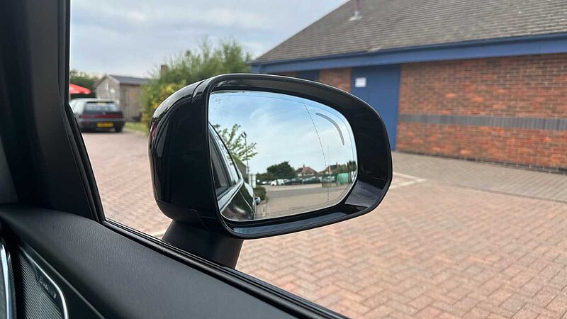 Volvo XC60 Ultra, B5 AWD Mild hybrid, Petrol, Dark