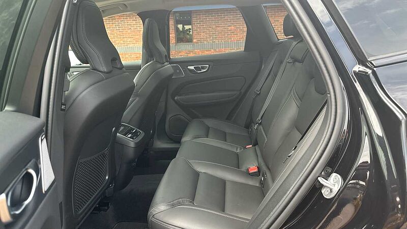 Volvo XC60 Ultra, B5 AWD Mild hybrid, Petrol, Dark