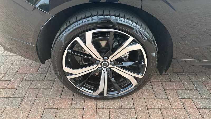Volvo XC60 Ultra, B5 AWD Mild hybrid, Petrol, Dark