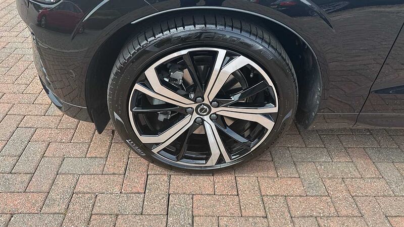 Volvo XC60 Ultra, B5 AWD Mild hybrid, Petrol, Dark