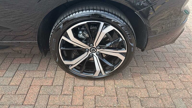 Volvo XC60 Ultra, B5 AWD Mild hybrid, Petrol, Dark