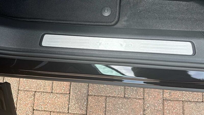 Volvo XC60 Ultra, B5 AWD Mild hybrid, Petrol, Dark