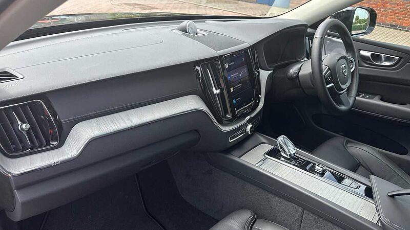 Volvo XC60 Ultra, B5 AWD Mild hybrid, Petrol, Dark