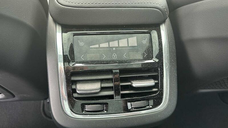 Volvo XC60 Ultra, B5 AWD Mild hybrid, Petrol, Dark