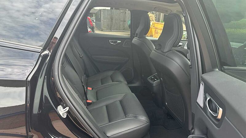 Volvo XC60 Ultra, B5 AWD Mild hybrid, Petrol, Dark