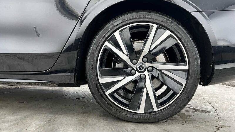 Volvo S90 T8 AWD plug-in hybrid  Recharge R-Design