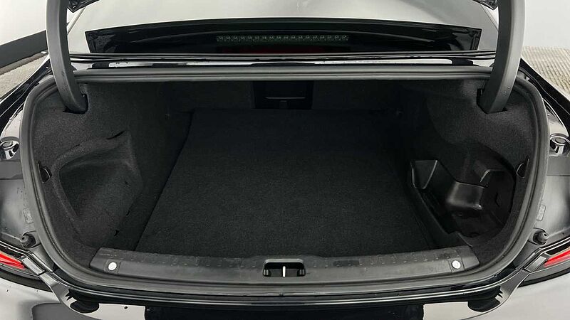 Volvo S90 T8 AWD plug-in hybrid  Recharge R-Design
