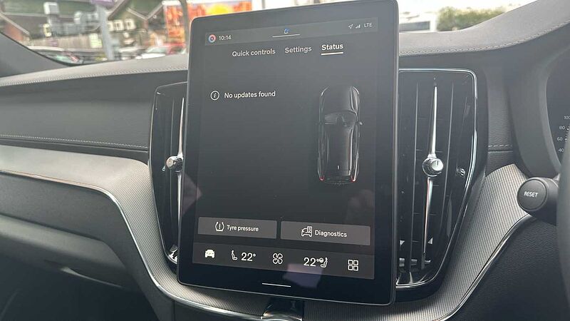 Volvo XC60 Black Edition Ultra, T8 AWD Plug-in hybrid, Electric/Petrol (&pound;9000 SAVING! )