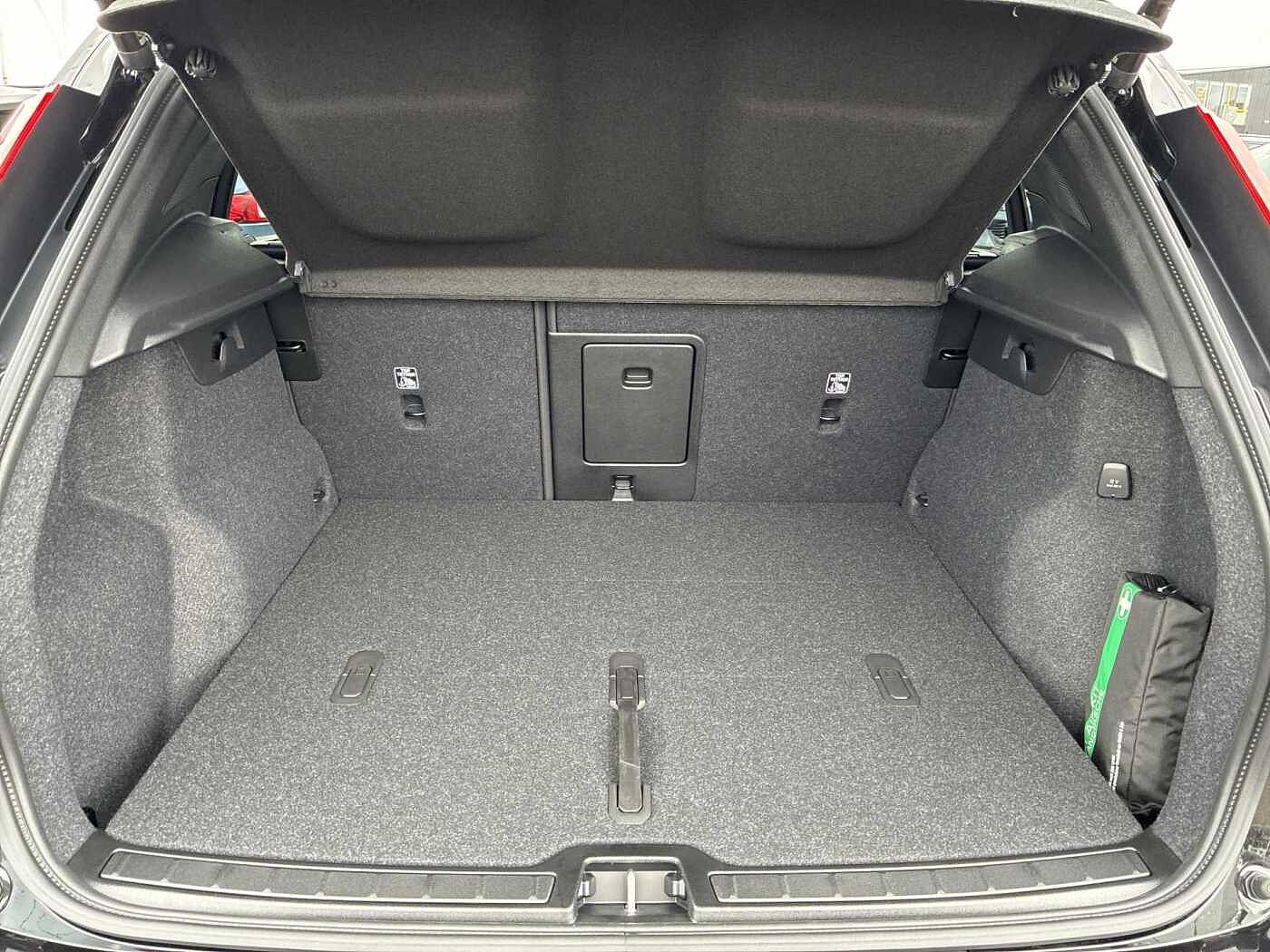 Volvo XC40 2.0 B4P Ultra Black Edition 5Dr Auto