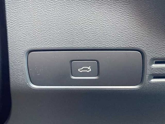 Volvo Xc40 2.0 B4P Ultra Black Edition 5Dr Auto