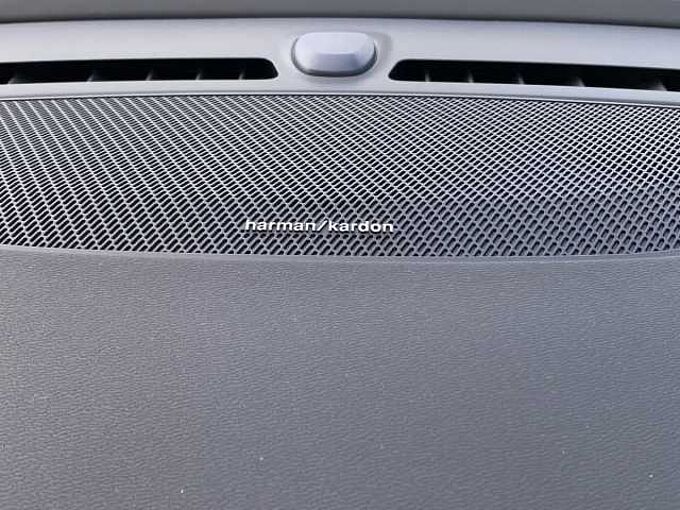 Volvo Xc40 2.0 B4P Ultra Black Edition 5Dr Auto