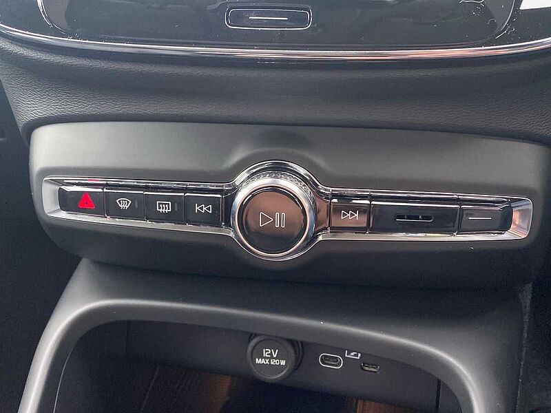 Volvo XC40 2.0 B4P Ultra Dark 5Dr Auto