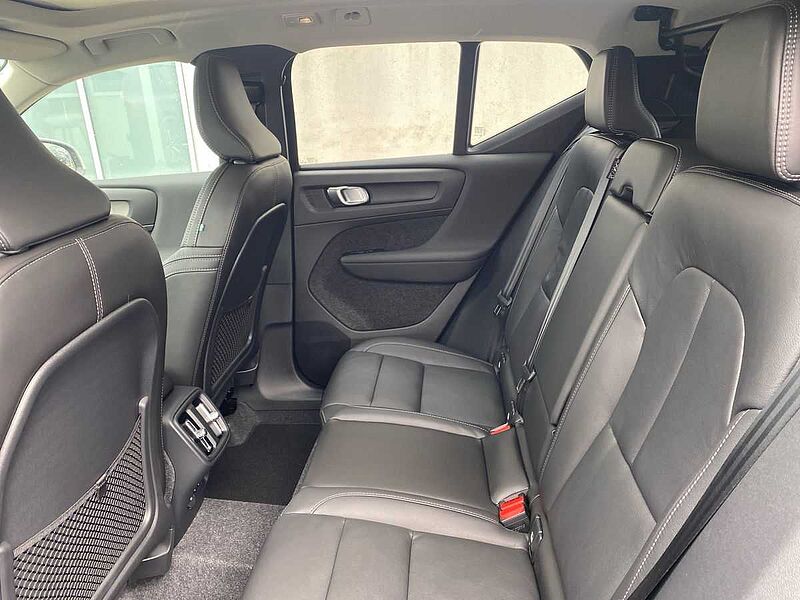 Volvo XC40 2.0 B4P Ultra Dark 5Dr Auto