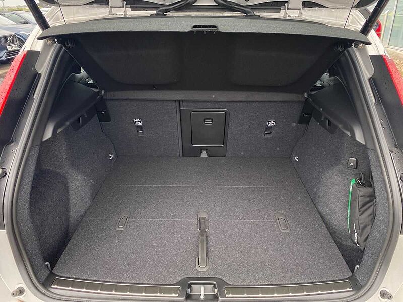 Volvo XC40 2.0 B4P Ultra Dark 5Dr Auto