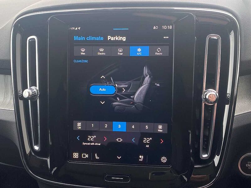 Volvo XC40 2.0 B4P Ultra Dark 5Dr Auto