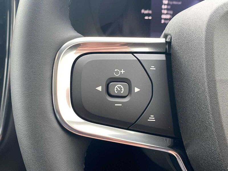 Volvo XC40 2.0 B4P Ultra Dark 5Dr Auto